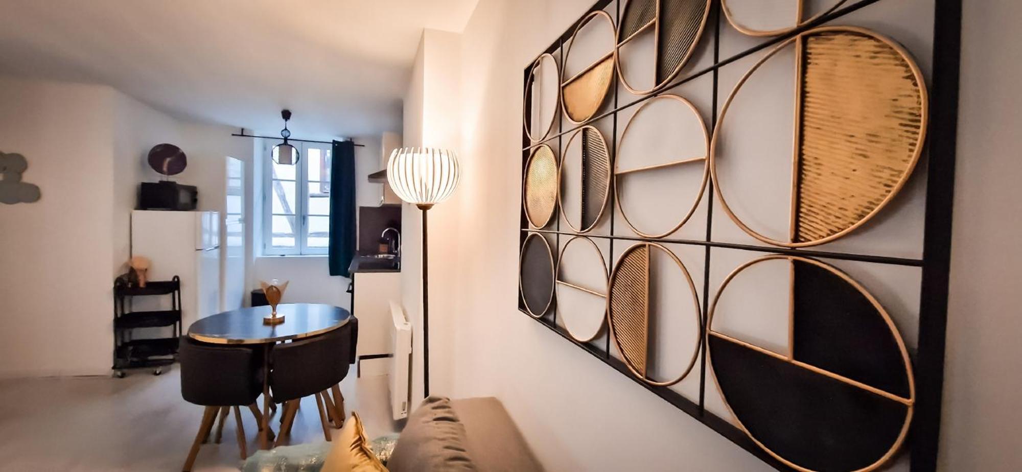Apartment L'art Deco 3 Etoiles Wifi, Netflix, Disney, Coeur De Bastide Villefranche-de-Rouergue